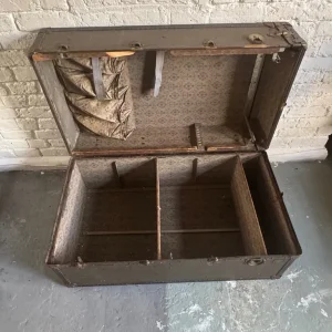 Vintage military storage trunk coffee table - Image 8