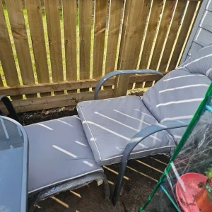 6 seater dining set with cushions, 2 footstools and side table - Image 2