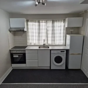 1 Bed Flat, The Ridgeway, NW9 - Image 2