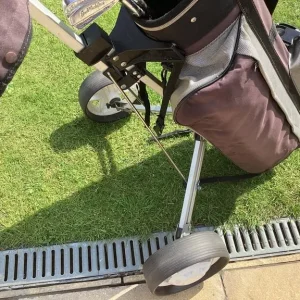 Set of 13 clubs, bag, balls, tees and trolley - Image 3
