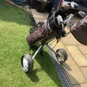 Set of 13 clubs, bag, balls, tees and trolley - Image 5