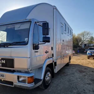 Horsebox 7.5t HB403 or HB506 swap - Image 2