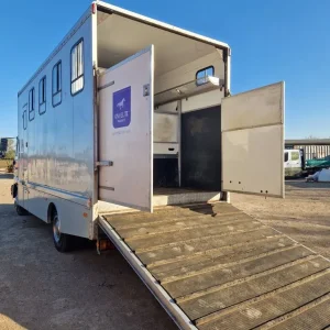 Horsebox 7.5t HB403 or HB506 swap - Image 7