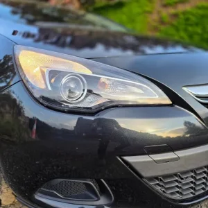 Vauxhall Astra GTC Turbo 1.4T 2012 manual hatchback - Image 8