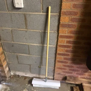 Floor leveller roller
