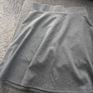 Girls' age 12 school uniform - Image 4