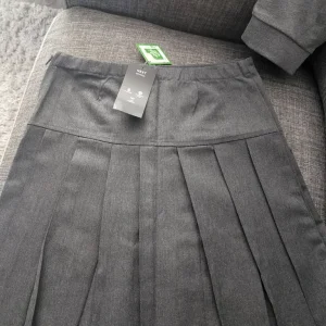 Girls' age 12 school uniform - Image 6