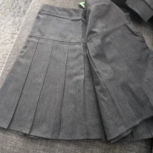 Girls' age 12 school uniform - Image 7