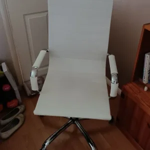 White office chair - Image 2
