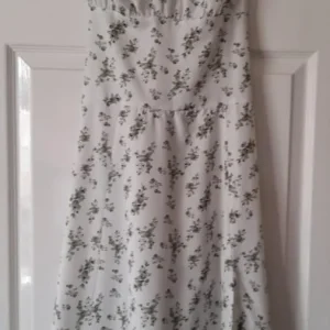 Size M floaty cream and green dress