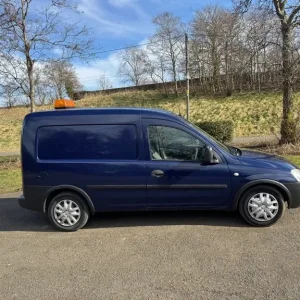 Vauxhall Combo 1700 CDTI 1.3L Ecotec 4 – Diesel work van with tow bar - Image 4