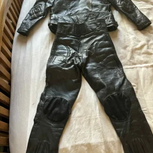 Ladies Leathers Size 10 - Image 2