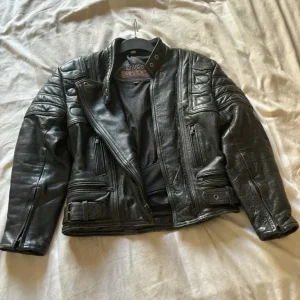 Ladies Leathers Size 10 - Image 3
