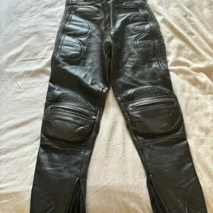 Ladies Leathers Size 10 - Image 5