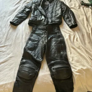 Ladies Leathers Size 10