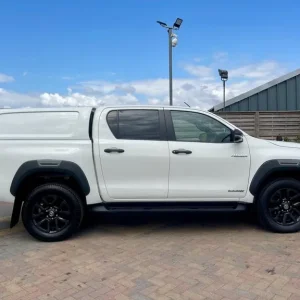 Toyota Hilux D-4D 204 Invincible X 4WD Double Cab with Truckman Top - Image 4