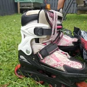 2 Pairs of Inline Skates with Protection Gear - Image 6