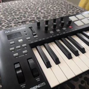 M-Audio Oxygen25 Midi Keyboard - Image 2