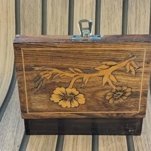 Vintage wooden trinket with floral design - Image 4