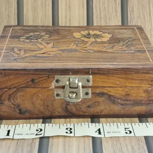 Vintage wooden trinket with floral design - Image 6