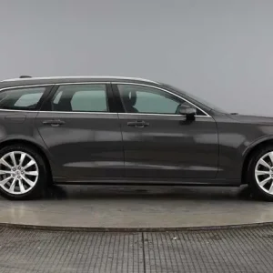2021 Volvo V90 Estate Momentum with Pilot Assist and Heated Seats - Image 2