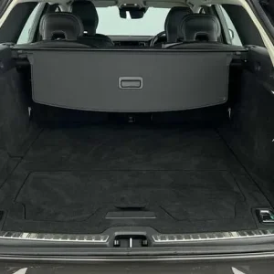2021 Volvo V90 Estate Momentum with Pilot Assist and Heated Seats - Image 5