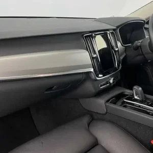 2021 Volvo V90 Estate Momentum with Pilot Assist and Heated Seats - Image 6