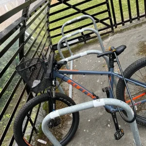 🚲 Carrera Mountain Bike – 27.5″ Wheels – Like New – Front Suspension – Extras Included - Image 2