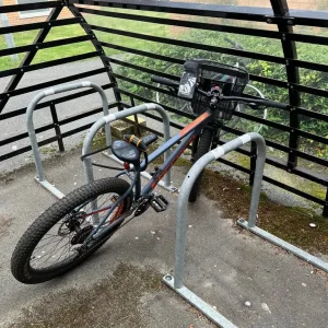 🚲 Carrera Mountain Bike – 27.5″ Wheels – Like New – Front Suspension – Extras Included - Image 3