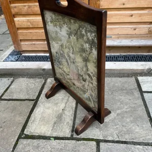 Old oak firescreen with glass embroidery of two men proposing - Image 2