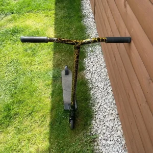 CRISP BLASTER PRO PUSH SCOOTER – YELLOW/BLACK - Image 2