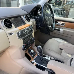 2010 Land Rover Discovery 4 3.0 TD V6 HSE Auto 4WD Estate - Image 3