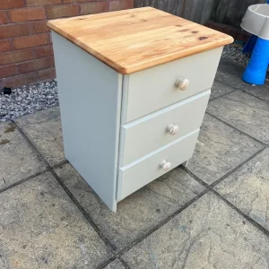 Refurbished single pine bedside table - Image 2