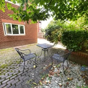 1 bedroom flat with garden and parking in Whalley Range, Rutland, England - Image 5