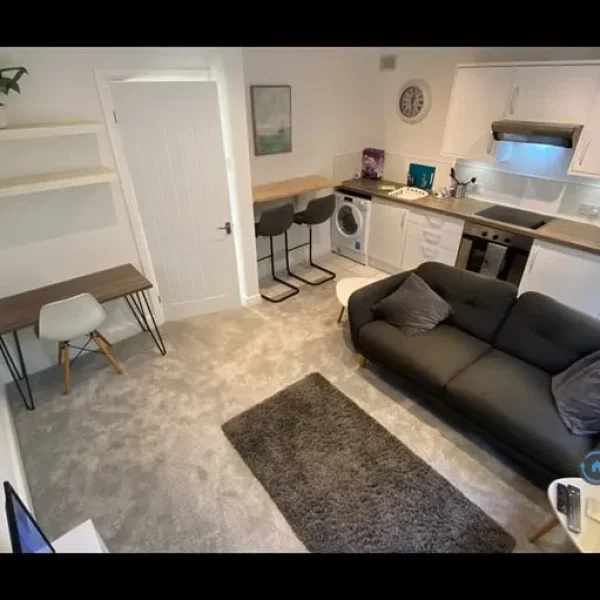 1 bedroom flat with garden and parking in Whalley Range, Rutland, England