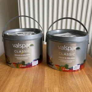 2 X 2.5L VALSPAR PAINT - Image 2