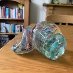 Vintage Avondale handmade glass elephant paperweight - Image 5
