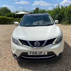 2016 Nissan Qashqai 1.6 dCi Tekna 5-door hatchback - Image 2