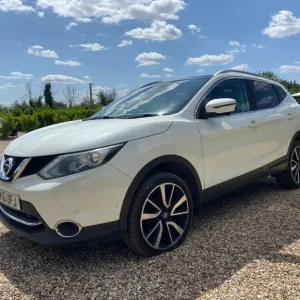 2016 Nissan Qashqai 1.6 dCi Tekna 5-door hatchback - Image 3