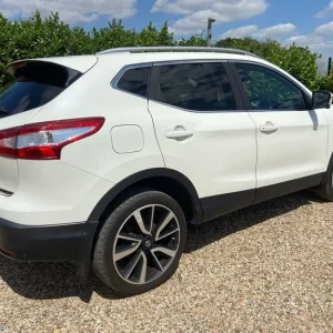 2016 Nissan Qashqai 1.6 dCi Tekna 5-door hatchback - Image 4