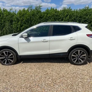 2016 Nissan Qashqai 1.6 dCi Tekna 5-door hatchback - Image 6