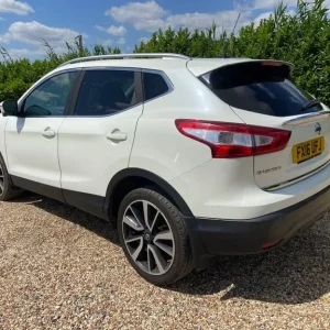 2016 Nissan Qashqai 1.6 dCi Tekna 5-door hatchback - Image 7
