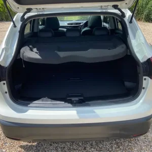 2016 Nissan Qashqai 1.6 dCi Tekna 5-door hatchback - Image 8