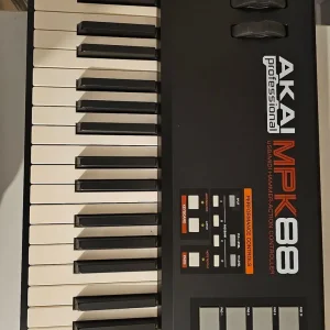Akai MPK88 Keyboard Controller Full Weighted USB Midi Piano - Image 4