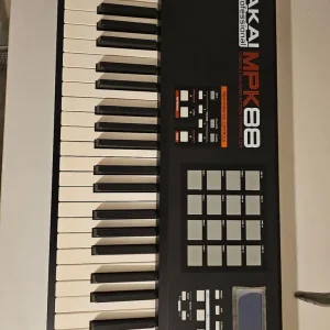 Akai MPK88 Keyboard Controller Full Weighted USB Midi Piano - Image 5