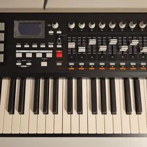 Akai MPK88 Keyboard Controller Full Weighted USB Midi Piano - Image 6