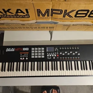 Akai MPK88 Keyboard Controller Full Weighted USB Midi Piano - Image 7