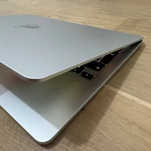 Macbook Air 13” M3 16GB 512GB Silver - Image 4