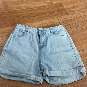 Lipsy Jean shorts