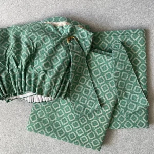 Pair of Green Lined Curtains (135cm x 165cm) Each - Image 5